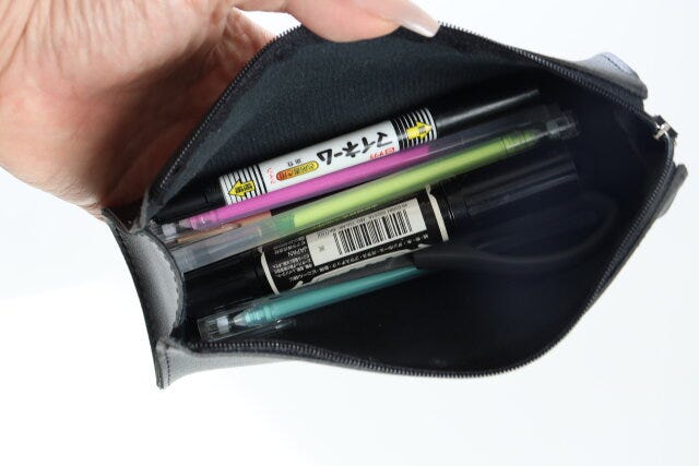 ダイソー　マルチポーチ（ベーシック）　質感　使用例　文房具