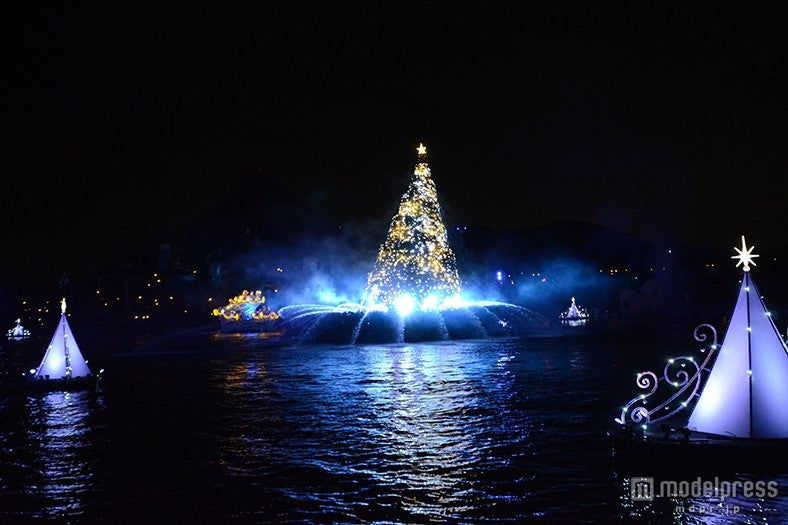 「カラー・オブ・クリスマス」真っ白に包まれる