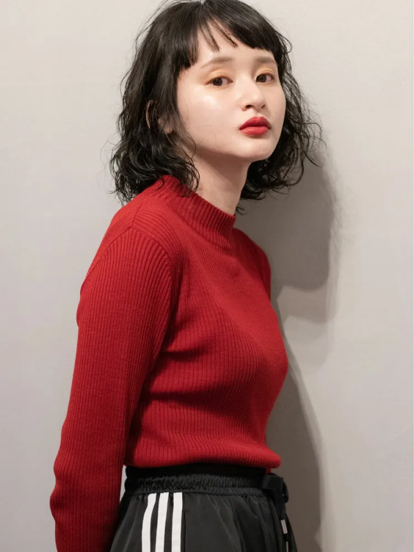 外国人風のパーマ強め ミディアムが今おしゃれ グッと垢抜ける大人ヘアカタログ モデルプレス