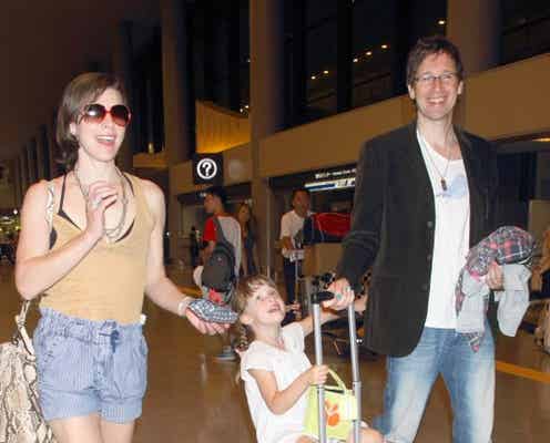 ミラ・ジョヴォヴィッチ、キュートな娘を連れて来日