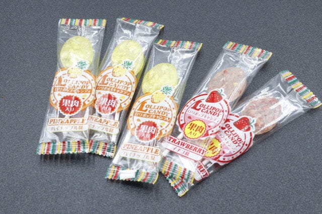 ダイソーの果肉入りロリポップキャンディのパイン＆イチゴ