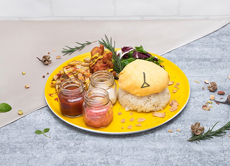 『デンジ』の最強！オムライス税込1,540円（C）藤本タツキ／集英社・MAPPA