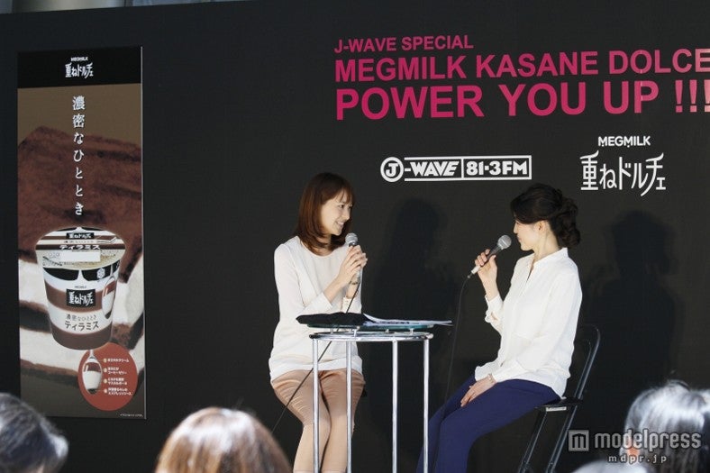 （左）青木裕子