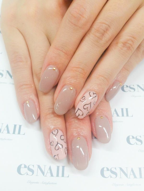 控えめなのに華もある大人デザイン(画像提供:esNAIL)