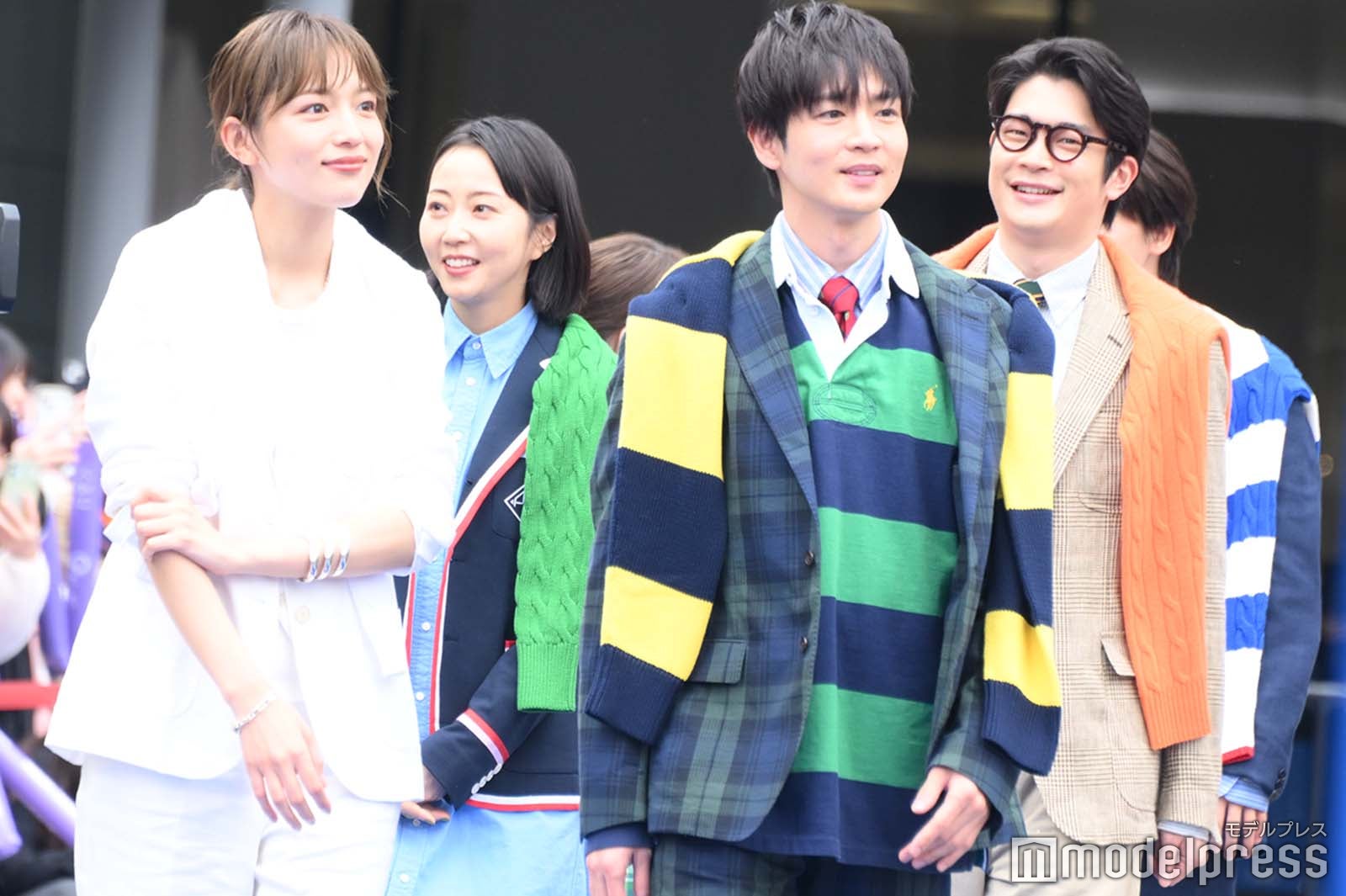 （左から）川口春奈、木南晴夏、松下洸平、井之脇海（C）モデルプレス