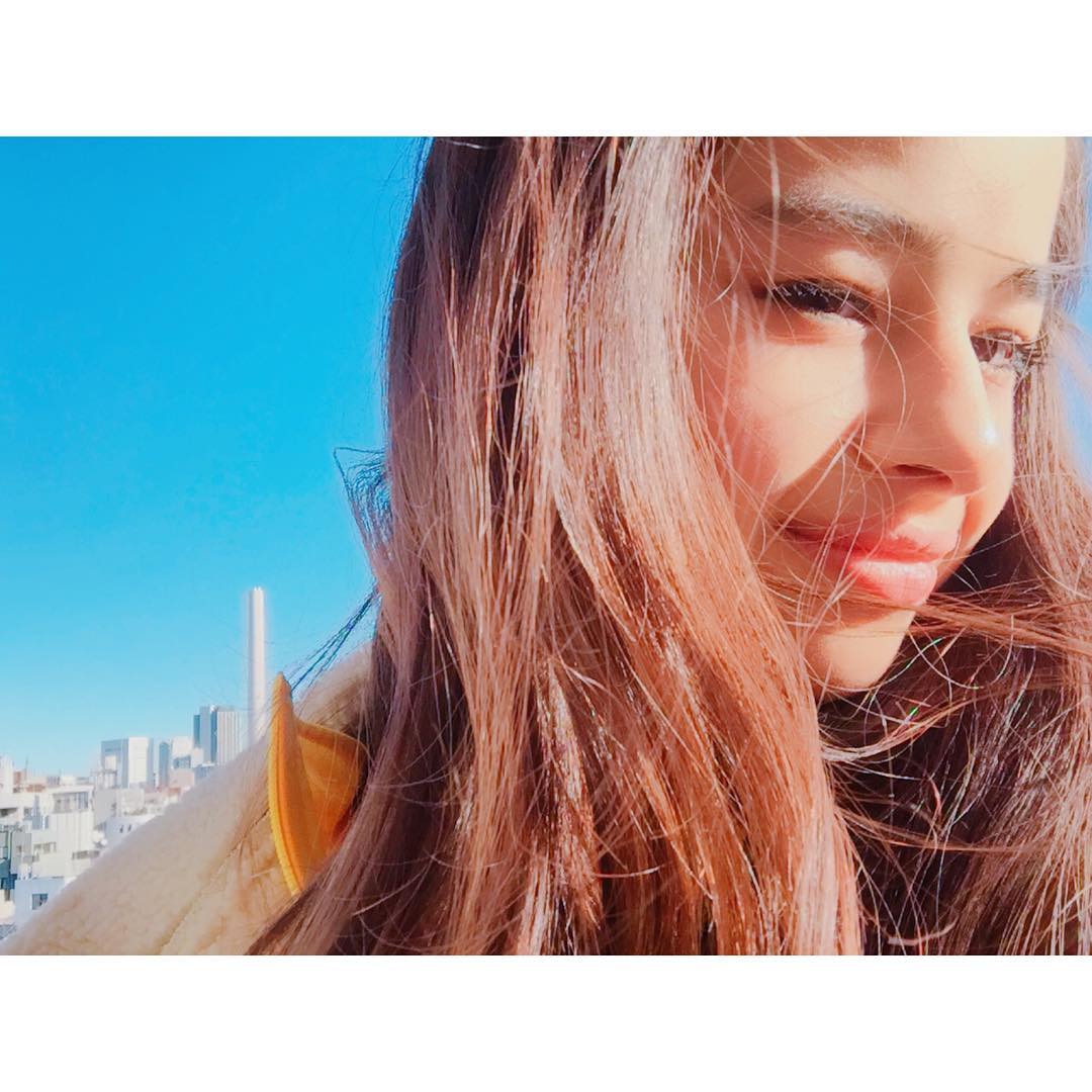 渡辺直美が「気になりすぎる」と絶賛し話題 モデル・ハーヴィー瑛美の