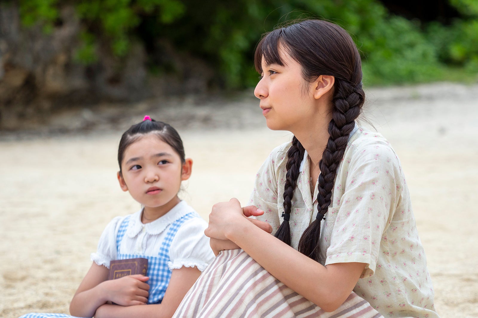 布施愛織、上白石萌歌（C）NHK