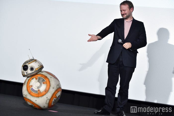 BB-8、ライアン・ジョンソン監督(C)モデルプレス