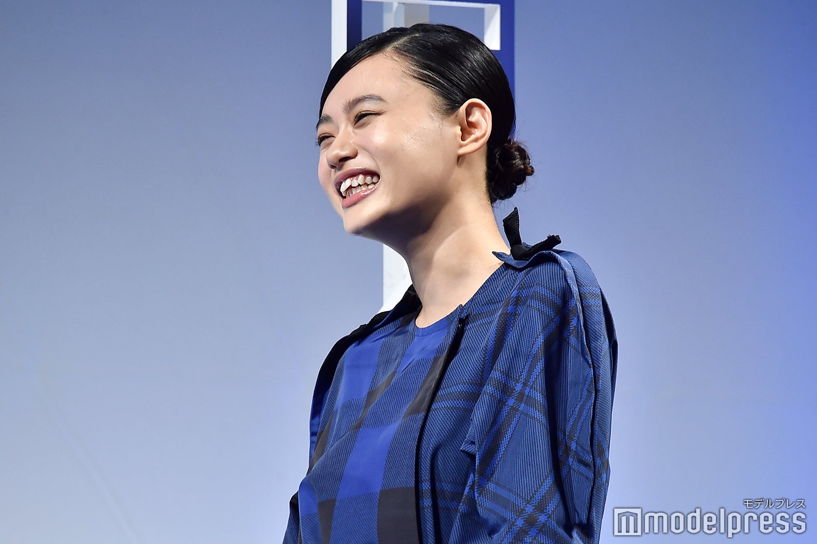 森七菜、杉咲花に公開プロポーズ「好きです。結婚を前提にお付き合いを」