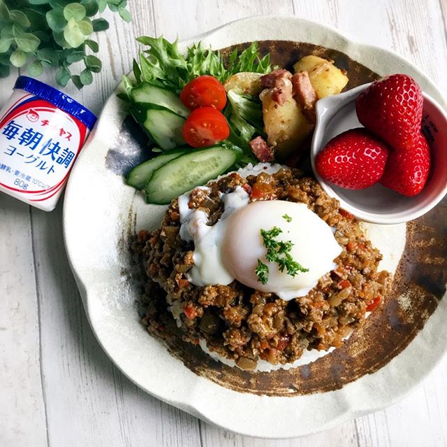 簡単 キーマカレーのおしゃれな盛り付け特集 見栄えをよくする彩りのコツって モデルプレス 簡単 キーマカレーのおしゃれな盛り付け特集 見栄えをよくする彩りのコツって モデルプレス