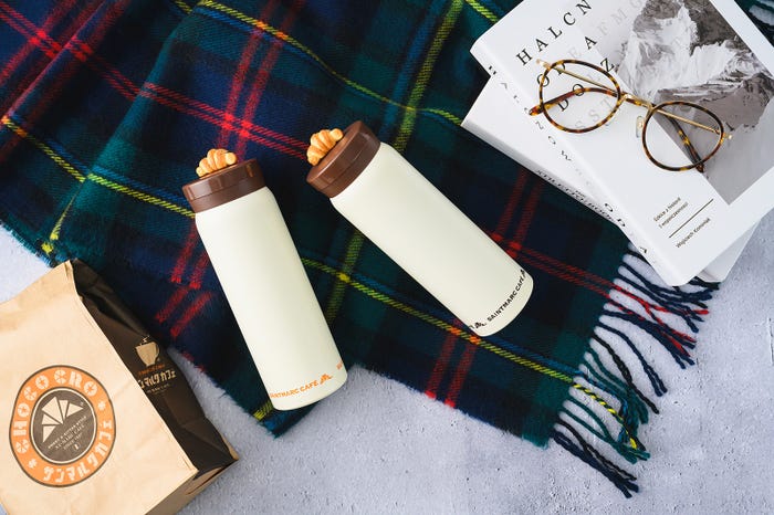 「サンマルクカフェ福袋2026」チョコクロチャーム付きタンブラー(提供写真)