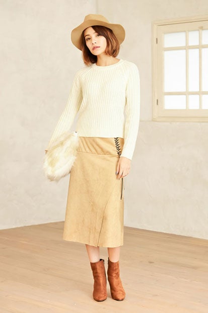 レースアップスエードラップデザインスカート「Re:EDIT by GALSTAR」4,998円（税込）／画像提供：Re:EDIT by GALSTAR