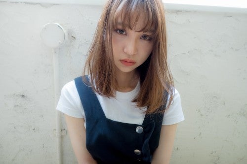 シースルーな夏の涼しげ切りっぱなしボブ