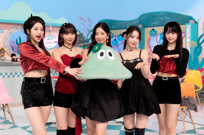 LE SSERAFIM(左から)ホ・ユンジン、キム・チェウォン、カズハ、サクラ(宮脇咲良)、ホン・ウンチェ(C)NHK