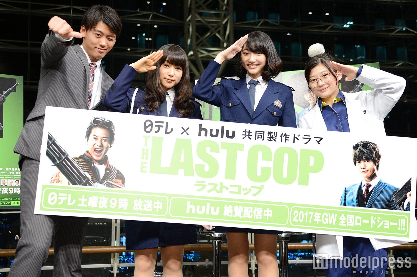 （左から）桜井日奈子、竹内涼真、伊藤沙莉、武田玲奈（C）モデルプレス