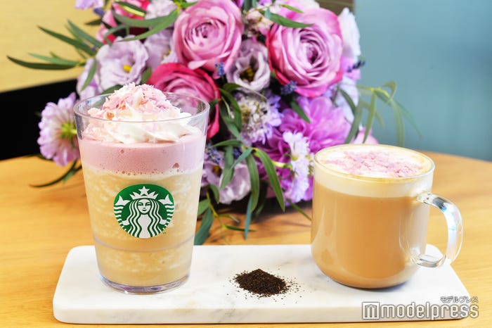 (左から)ロイヤル アール グレイ ブーケ フラペチーノ、ロイヤル アール グレイ ブーケ & ティー ラテ(C)モデルプレス