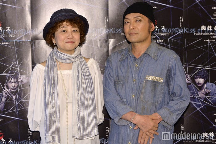鈴木裕美氏、渡辺いっけい(C)モデルプレス
