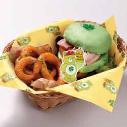 グッドラックベアのグッドラックハンバーガー¥1,590(C)2018 Those Characters From Cleveland, Inc.