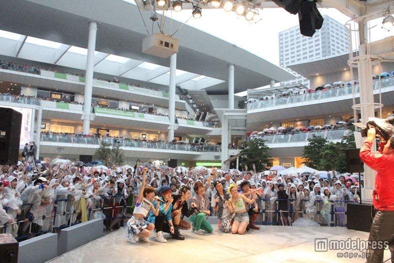 AAA「Love Is In The Air」リリースイベントの模様