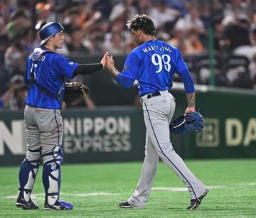 DeNAがヒヤヒヤ後半戦初勝利 序盤三回で8-0も最後は8-7で逃げ切り 敵地で救援助っ人コンビが反撃を断つ プロ初満塁弾の宮下は「ヨッシャー！」