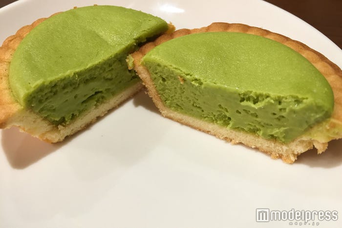 カットしてみると、生地がとろっとしてる!(C)モデルプレス