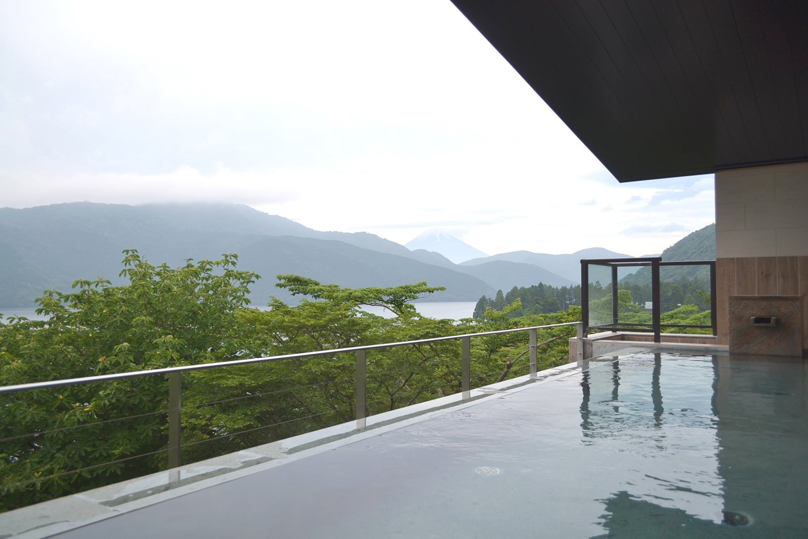 女性用露天風呂／画像提供：株式会社プリンスホテル