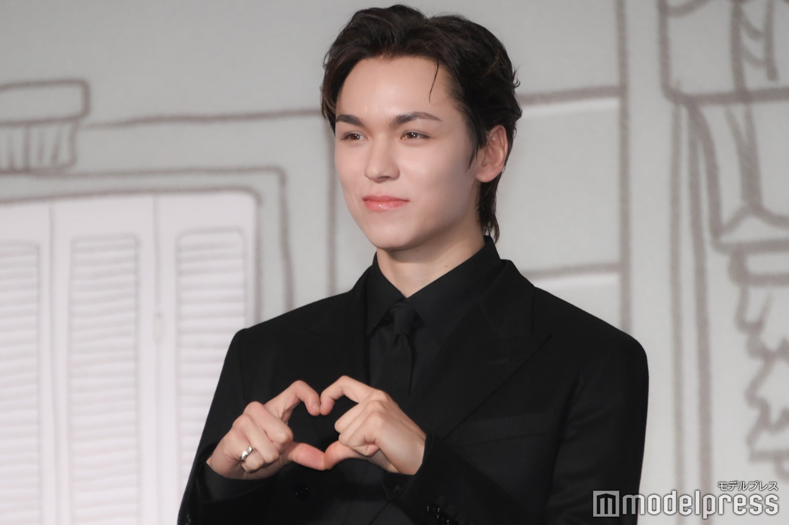 VERNON（バーノン）（C）モデルプレス