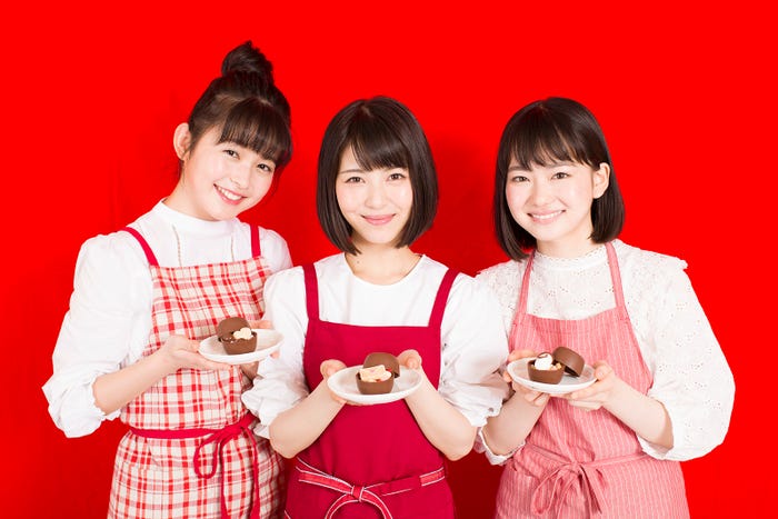 (左から)久間田琳加、浜辺美波、山田杏奈/メイキングカットより(提供画像)