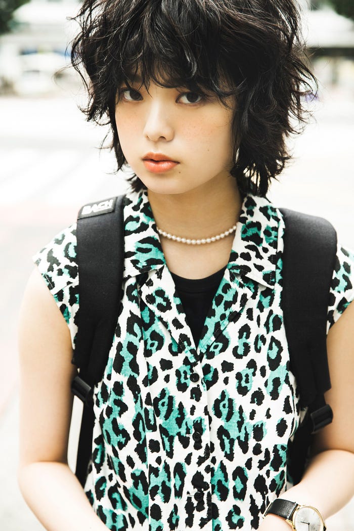 ライブ会場限定版/Side-B かっこいい欅表紙(写真提供:小学館)