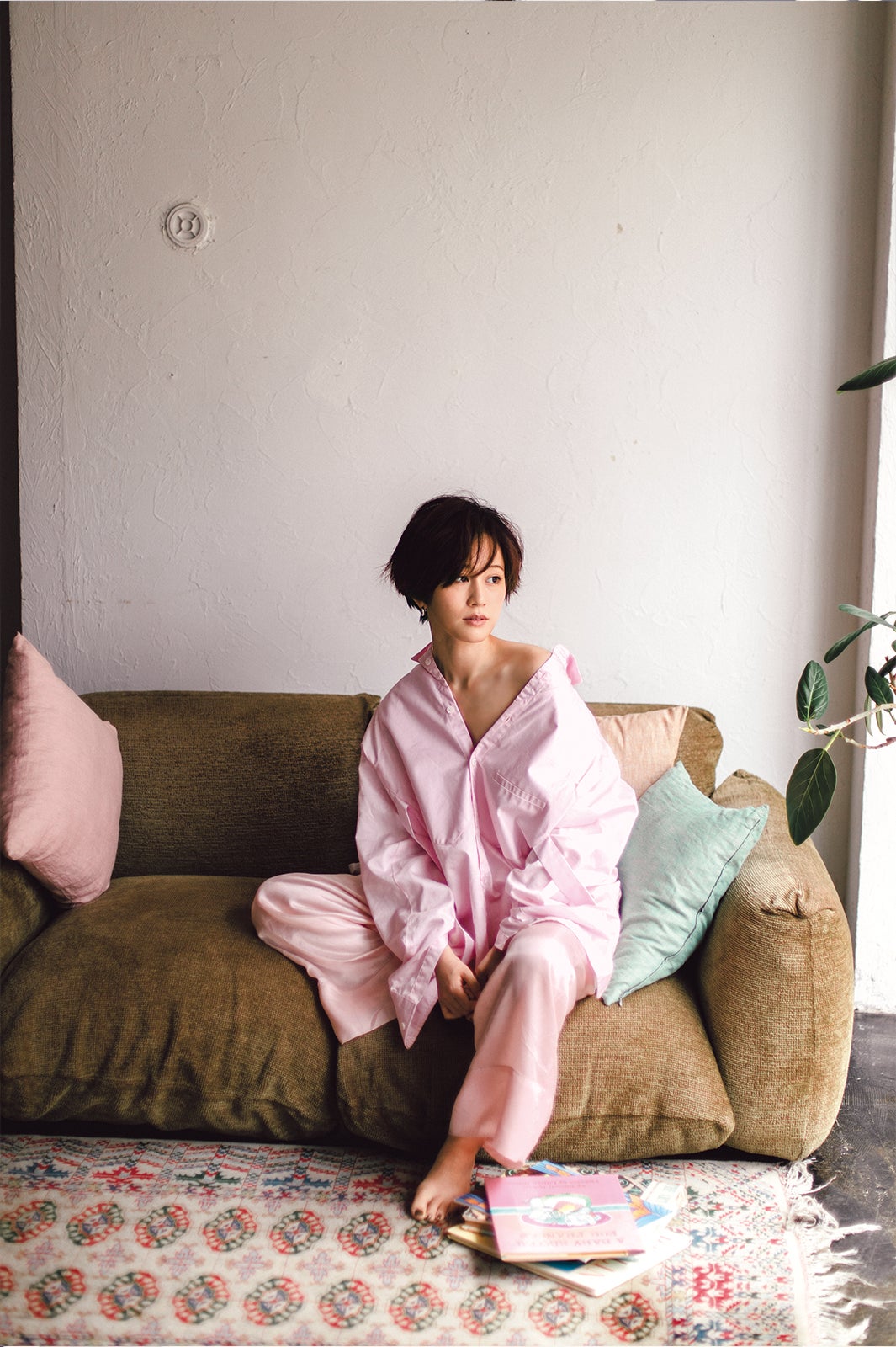 前田敦子「明け方の空」（C）宝島社