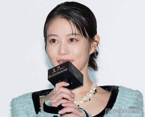 高畑充希、美脚際立つブルー衣装で登場 “突然好きになったもの”明かす【ウィキッド ふたりの魔女】