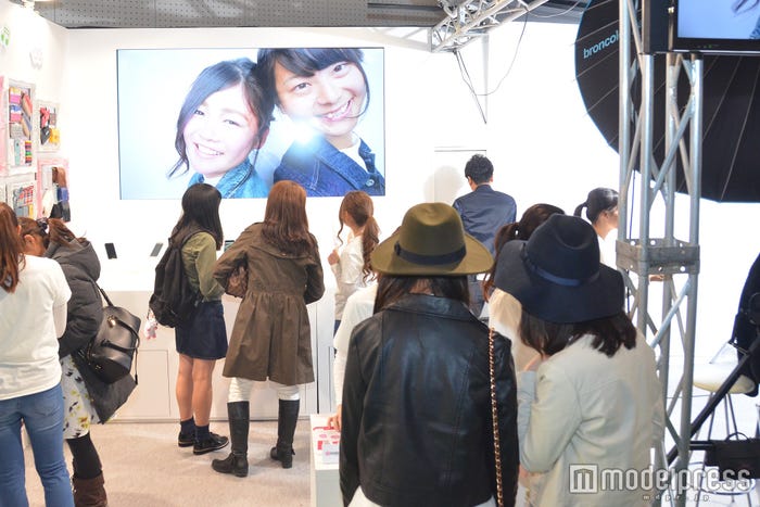 「神戸コレクション2016 SPRING/SUMMER」で設営されたフォトセッションブース「FASHION PHOTO STUDIO by Android」の様子(C)モデルプレス
