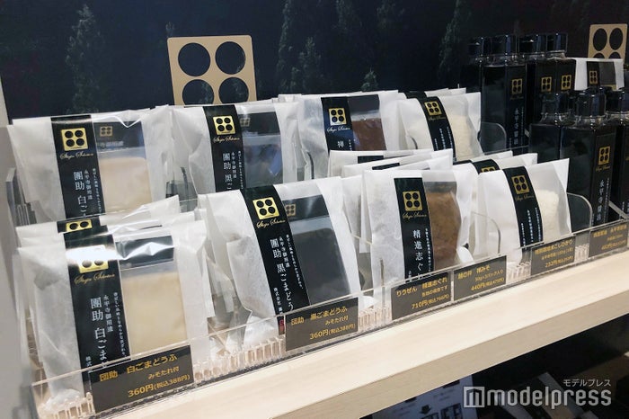 売店で手に入る地元名物のごま豆腐はお土産にも◎（C）ビューティーガール