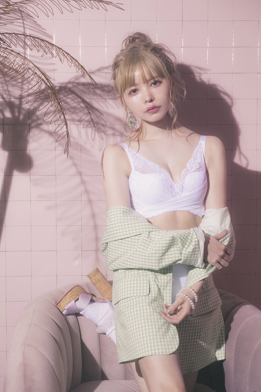 益若つばさ、レースのナイトブラで色気漂う 最近のバストケアを明かす