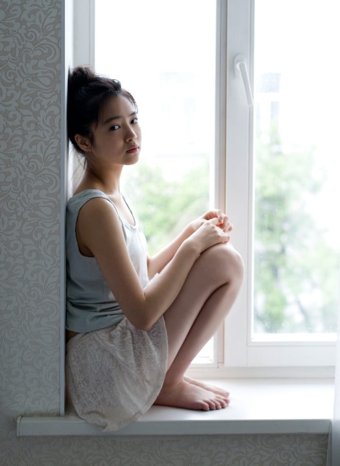 中山莉子ファーストソロ写真集「中山莉子の写真集。」(東京ニュース通信社刊)