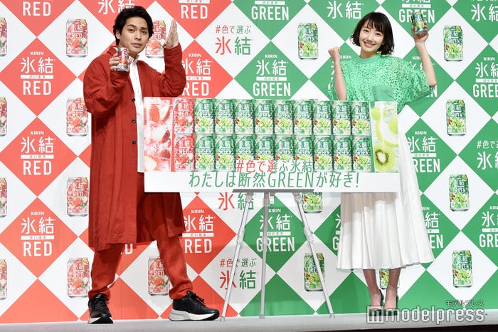 柳楽優弥、波瑠(C)モデルプレス