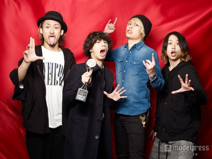 「BEST YOUR CHOICE」を受賞したONE OK ROCK