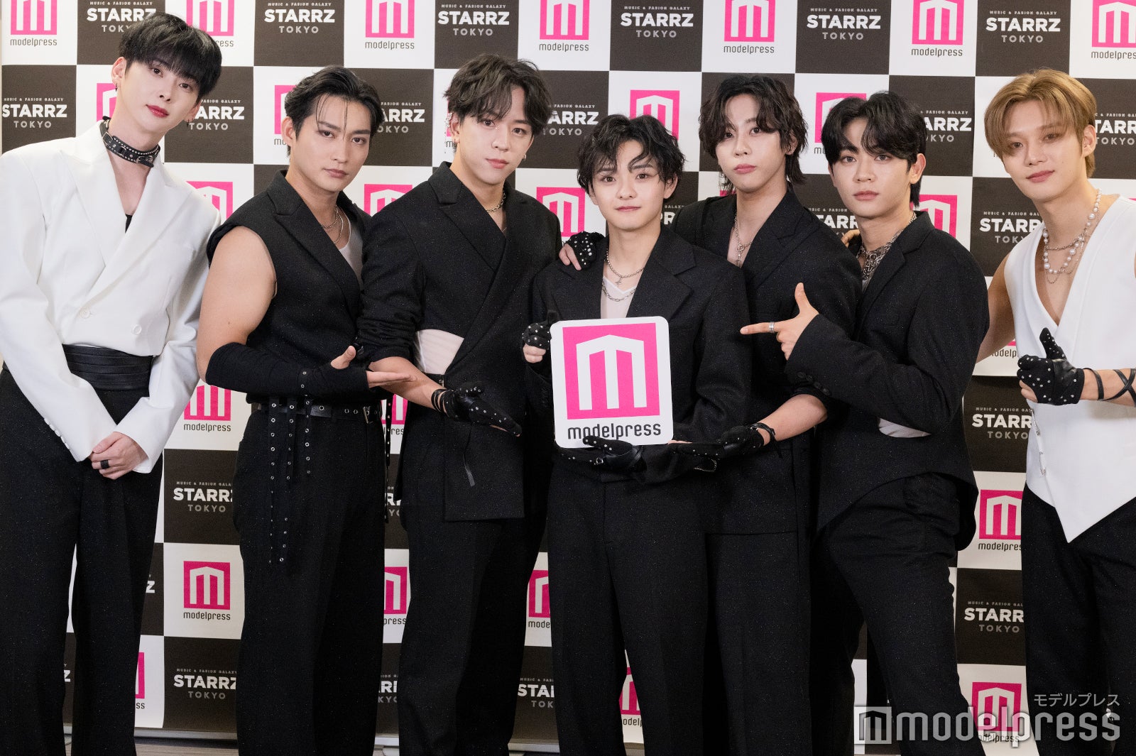 ORβIT／（左から）ヒチョ、トモ、シュンヤ、ユウゴ、ジュン、ヨンフン、ユンドン（C）モデルプレス