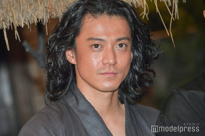 小栗旬 (C)モデルプレス