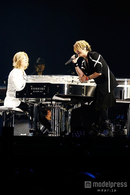 YOSHIKIがサプライズ出演したGLAY20周年記念ライブの様子