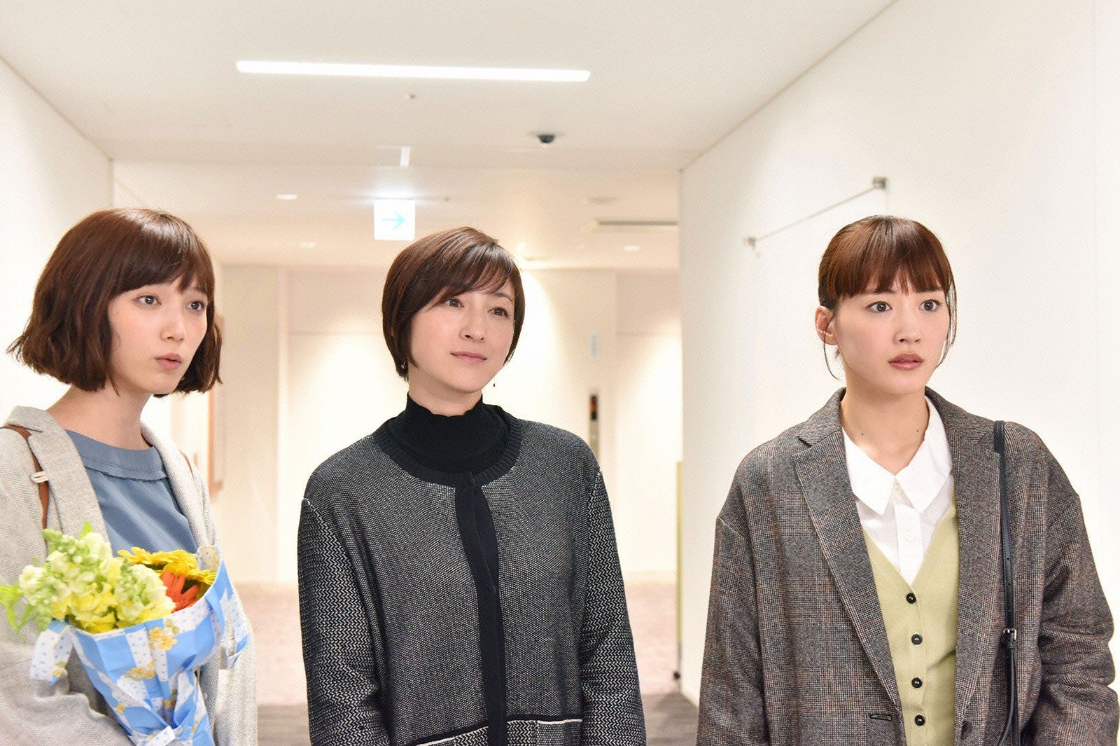 本田翼、広末涼子、綾瀬はるか／「奥様は、取り扱い注意」第6話より（画像提供：日本テレビ）