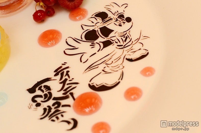 「“ディズニー夏祭り”デザートセット」／ミッキーのデコレーションも