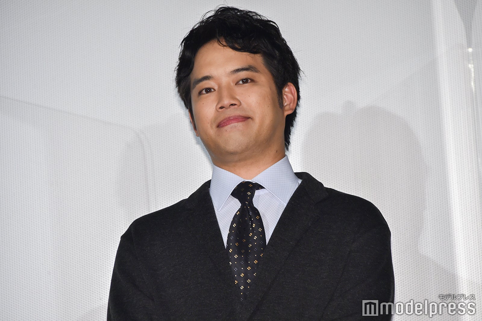 そのスタイリングから菊池風磨に「引率の先生」とツッコまれた三浦貴大 （C）モデルプレス