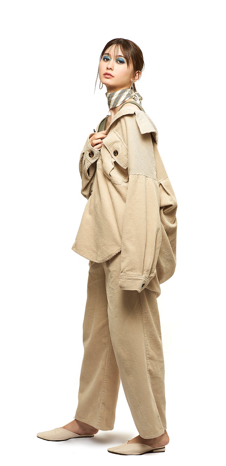 たっぷりシルエット／衣装協力：WEGO