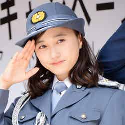 「non-no」鈴木友菜、2度目の女性警官姿を披露「貴重な体験」（C）モデルプレス