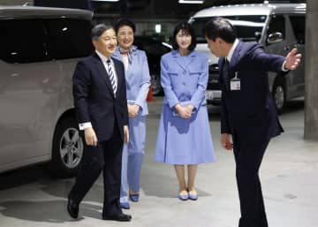 侍J「天覧試合」皇后さま、愛子さまのブルースーツが素敵と話題「お揃いブルー」「とても綺麗」 皇后さまのスカーフがスタイリッシュ