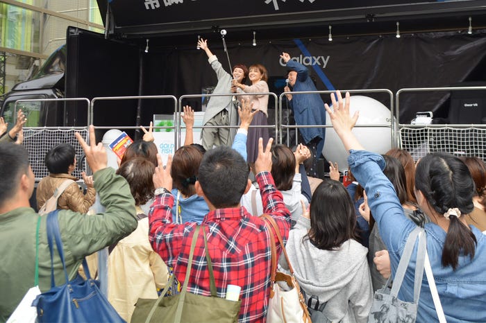 観客との記念撮影