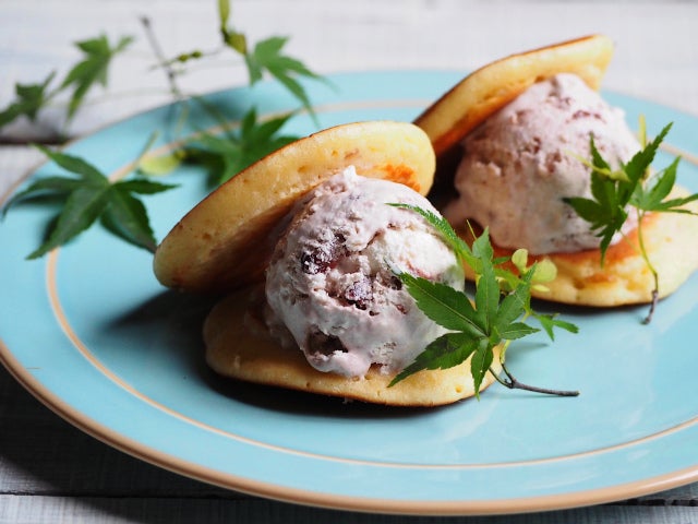 ホットケーキミックスで簡単にできる 小豆アイスのどら焼きサンド モデルプレス ホットケーキミックスで簡単にできる 小豆アイスのどら焼きサンド モデルプレス