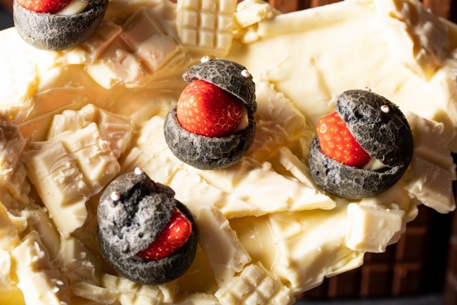 「イチ・ゴジラ」シュークリーム／TM＆（C）TOHO CO.,LTD.