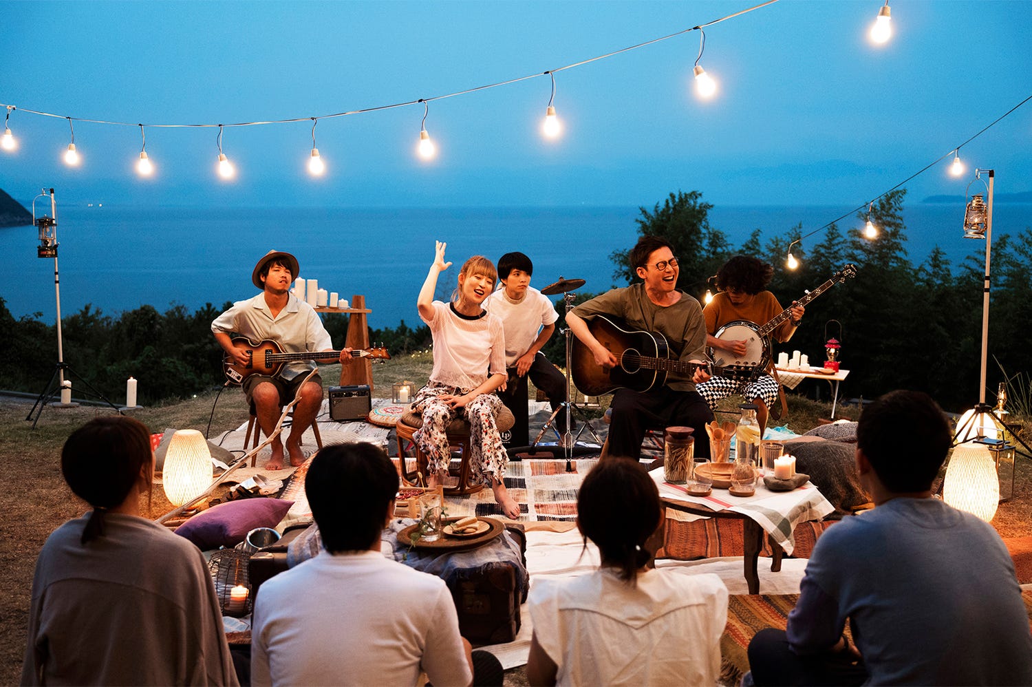 「この景色がメンバーの共通言語になる。」Airbnbで選んだ旅先での出会いが生んだ、濃密な非日常体験とは